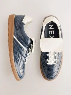 Marineblauw met krokodilleneffect - Forever Comfort® Fold Over Lace-Up Trainers*Next Sale