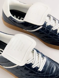 Marineblauw met krokodilleneffect - Forever Comfort® Fold Over Lace-Up Trainers*Next Sale