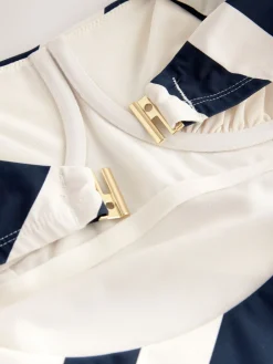 Marineblauw/roomkleurig chevron - Buikcorrigerend DD+ badpak met beugels en ronde hals*Next Outlet