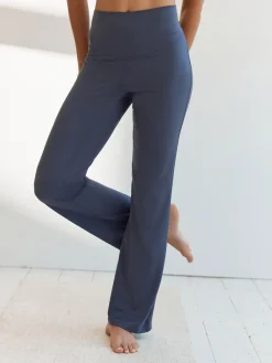 - Superzachte Dry Tech yogasportleggings met uitlopende pijpen*Next New