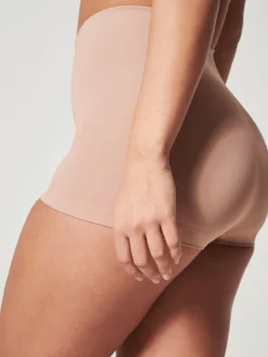 - shape™ Extra Ordinary boy shorts*Spanx Best