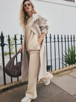 - Essentials sweatshirt met relaxte pasvorm, lange snit en zakken*Next Online