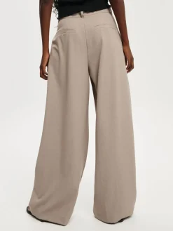 - Izzy Pleated Trousers*Cotton On