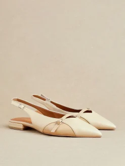 - Prague Lage schoenen met spitse neus en gespdetail*Linzi Clearance