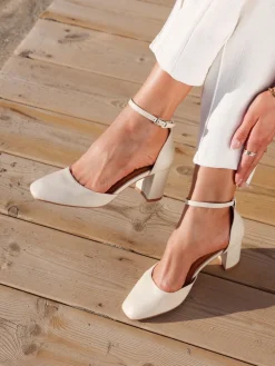 - Sydney Square Toe Court Heels*Linzi