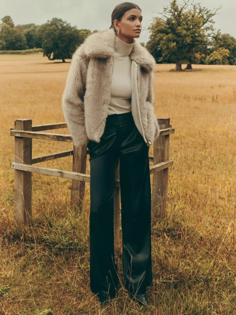 - korte jas met imitatiebontkraag en rits*Friends Like These Best