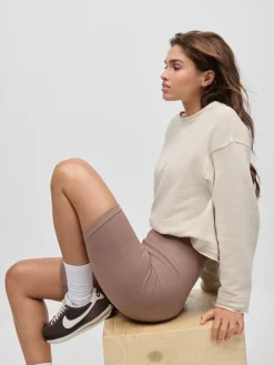 Neutraal - Geribbelde fietsshort met hoge taille*Next Online