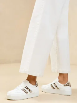 Neutraal - Faux suède sportschoen met dikke zool*Lipsy Discount