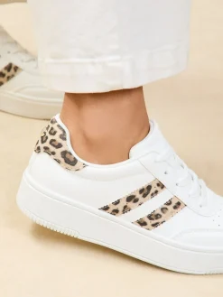 Neutraal - Faux suède sportschoen met dikke zool*Lipsy Discount