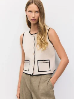 - Mooi gilet met knoopsluiting en ronde hals*Next New