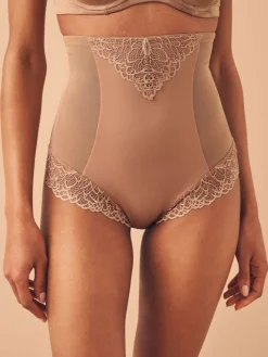 - Vormende slip met stevige buikcorrectie*Next Outlet