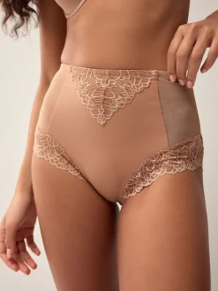 - Vormende slip met stevige buikcorrectie*Next Sale