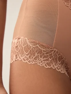 - Vormende slip met stevige buikcorrectie*Next Sale