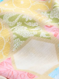 - Felgekleurde bikinibroekjes met striksluiting*Never Fully Dressed Hot