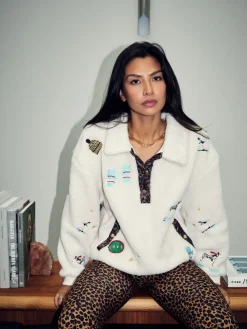 Borg-fleece met borduursel*Never Fully Dressed Sale