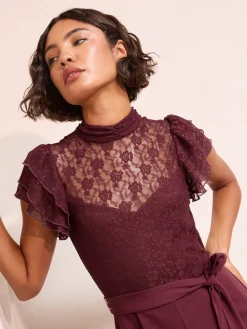 - jumpsuit van kant en scubamix met ruches aan de mouwen*Friends Like These Hot