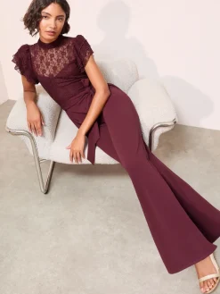 - jumpsuit van kant en scubamix met ruches aan de mouwen*Friends Like These Hot