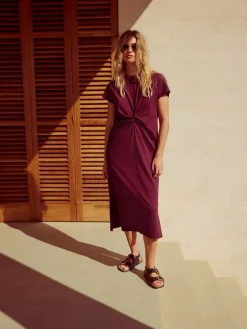 - Zomerse T-shirtjurk met draai en korte mouwen*Next