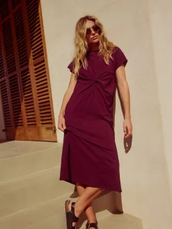 - Zomerse T-shirtjurk met draai en korte mouwen*Next