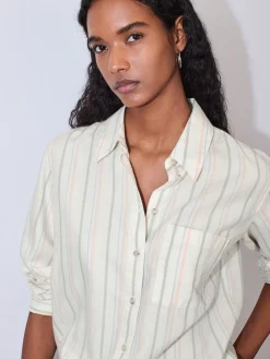 - Ruimvallend 100% katoenen button-down casual overhemd met lange mouwen*Next Online