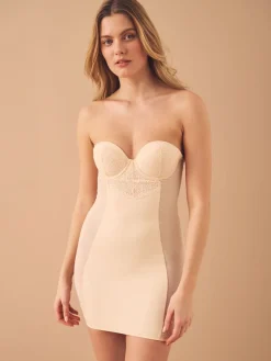 - Kanten slipdress met cups en sterke buikcorrectie*Next Sale