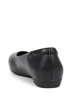 - Zwarte ballerina's met spitse neus*Pavers Outlet