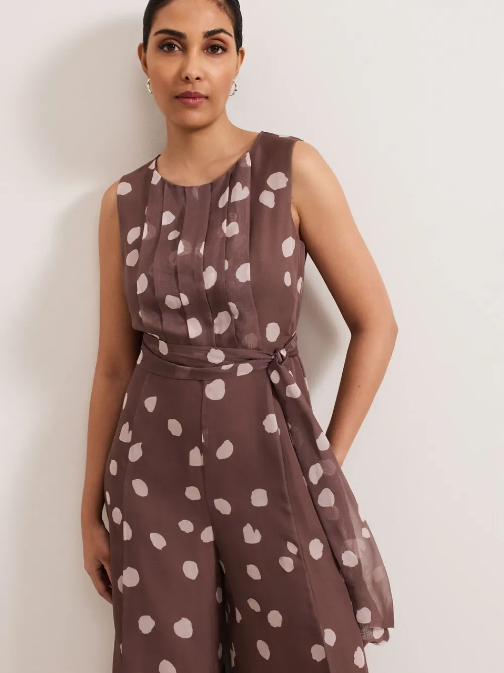 Maxine chiffon jumpsuit met stippen*Phase Eight