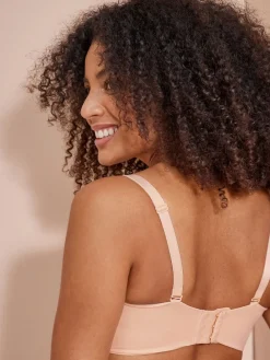 - Minimaliserende strapless bandeaubeha zonder vulling in cupmaat DD+*Next Best