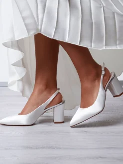 Faith ivoorkleurige satijnen bruidschoenen met wijde pasvorm*Rainbow Club New