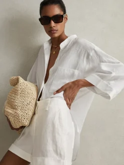 Demi short van linnen met garment-dye*Reiss Hot