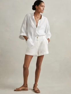 Demi short van linnen met garment-dye*Reiss Hot