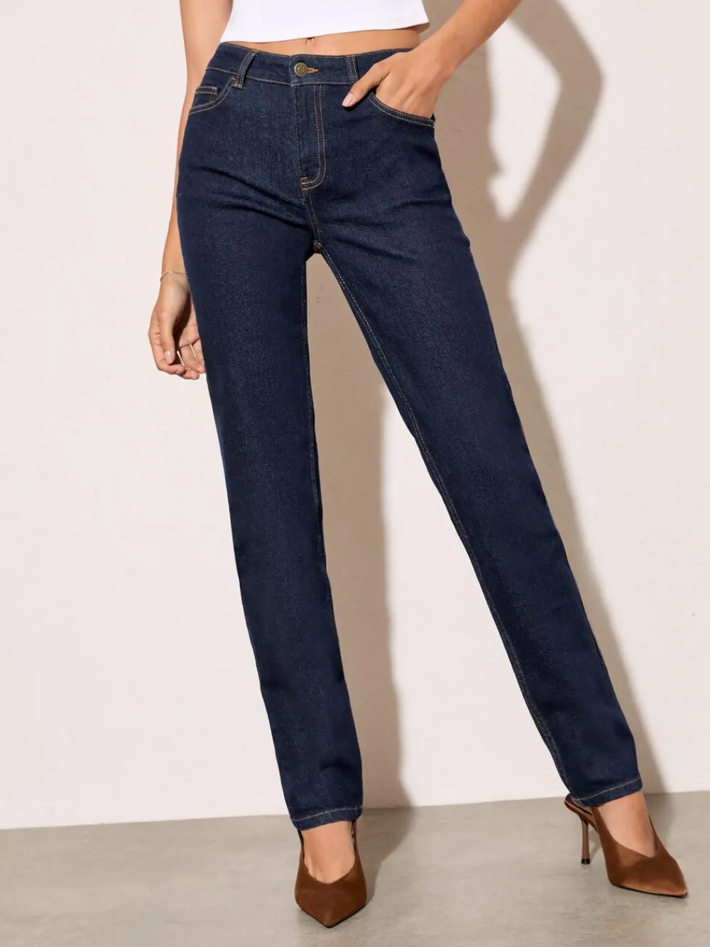 - Slim Jeans*Friends Like These