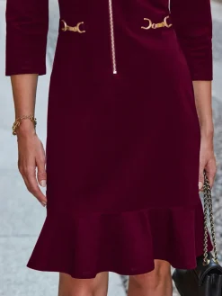 - - Ponté jurk met contrasterende rand en gouden details*Sosandar Outlet