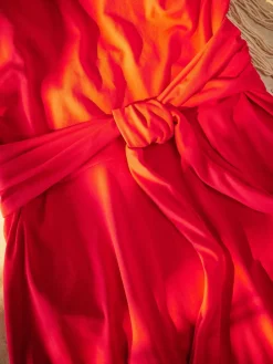 Rood - Vormgevend, buikcorrigerend zwemjurk met rokje*Next Outlet