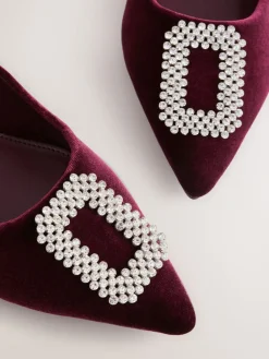 Rood fluweel - Forever Comfort - Spitse hakken met siersteentjes*Next Discount