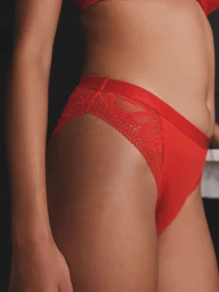 - Verpakking van 2 slipjes van microvezel en kant*Next Hot