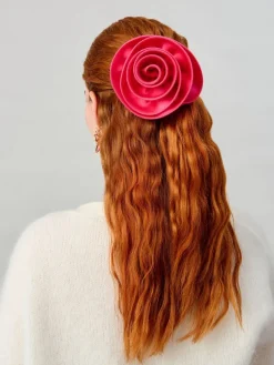 - haarspeld en broche met bloemen*Aela Online