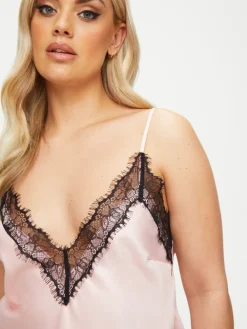 - Cerise camipyjama van satijn met kant*Ann Summers Best