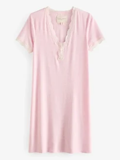 Roze - nachthemd van Modal met kanten rand*Laura Ashley Clearance