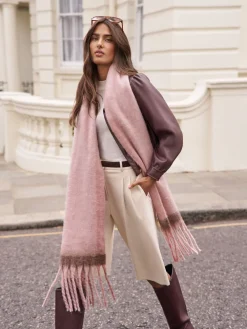 Roze - Cosy geborstelde sjaal*Lipsy New