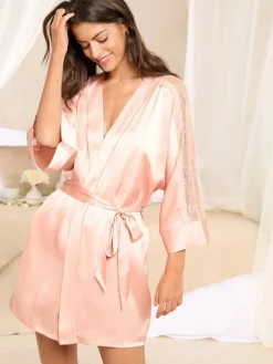 - satijnen mini-badjas met kanten details*Lipsy Online