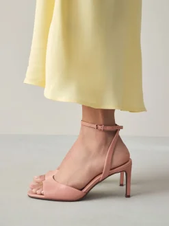 - Premium leren sandalen met peeptoe en hak*Next New