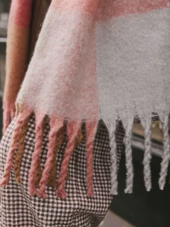 - Zware sjaal van geborstelde stof*Next Online