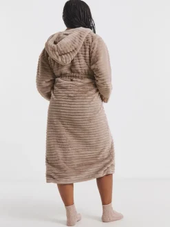 Pretty Secrets Luxury Gown*Simply Be Outlet