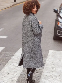 - Lange grijze met zwarte jas van wolmix met visgraatmotief*Sosandar Sale