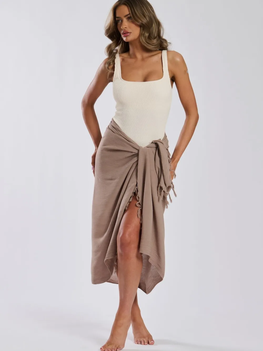 Taupe - - Gekreukte viscose sarong-tuniek met franje*South Beach Best