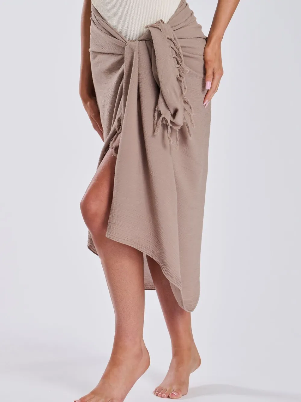Taupe - - Gekreukte viscose sarong-tuniek met franje*South Beach Best