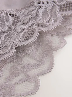 - Ultiem comfort slip met hoge beenuitsnijding en kanten achterkant*Next Best