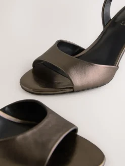 - Premium leren sandalen met peeptoe en hak*Next