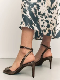 - Premium leren sandalen met peeptoe en hak*Next